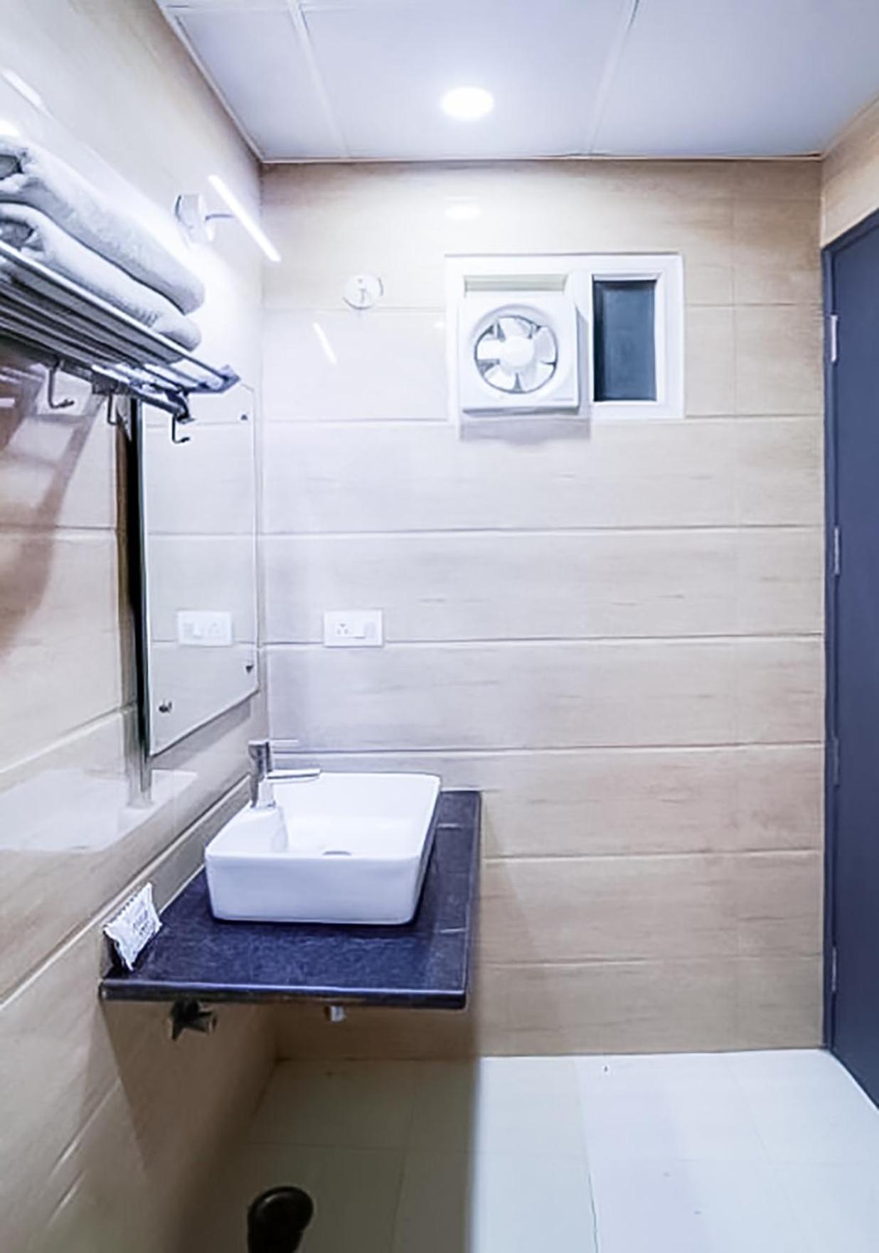 Family Rooms Inn - Shalimarbagh Nueva Delhi Exterior foto