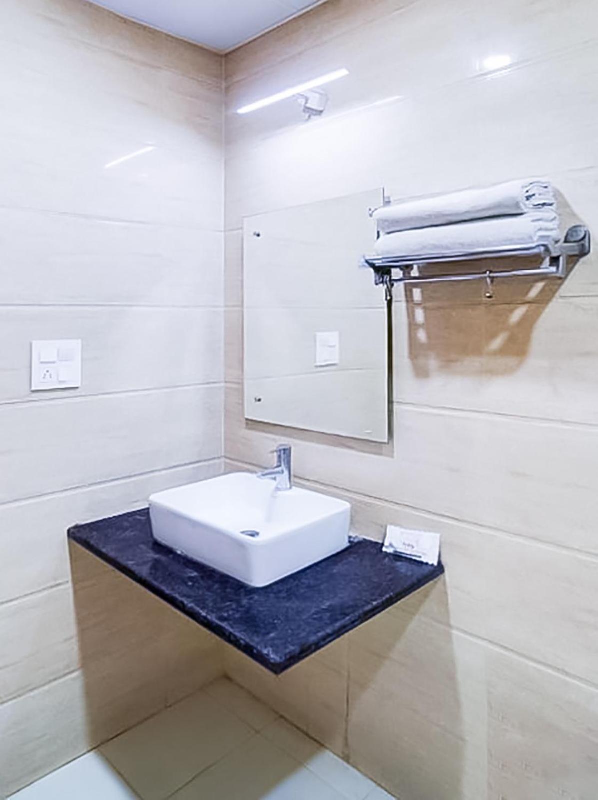 Family Rooms Inn - Shalimarbagh Nueva Delhi Exterior foto